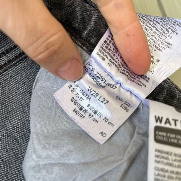 Levi’s Ribcage High Rise Distressed Black Ankle Straight Jeans 28 - Picture 9 of 13